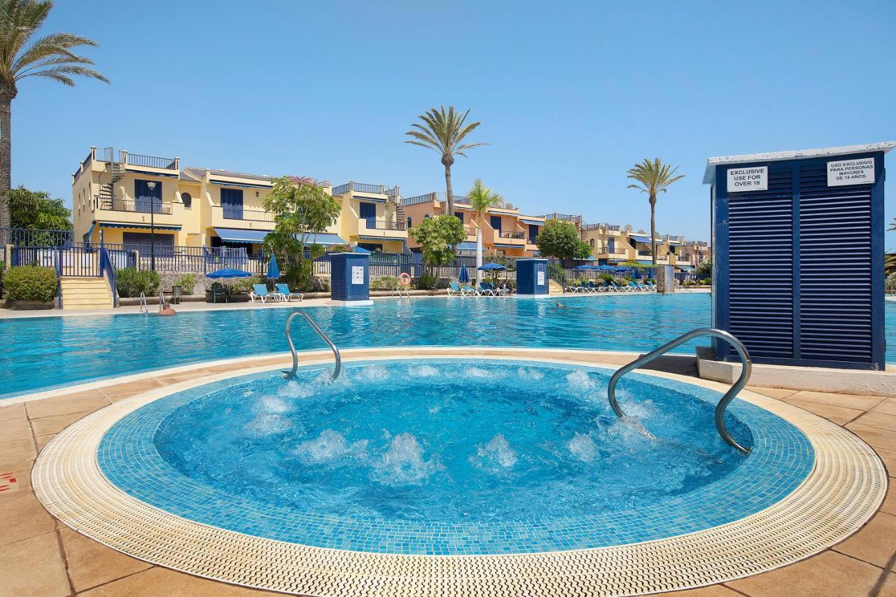 Free Airport Shuttle And Parking Villa San Bartolomé Exteriör bild